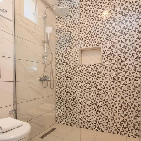 Sunteos Hotel *